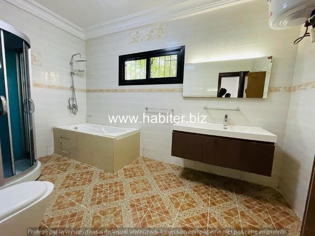 Appartement 240m2 à louer au Point E