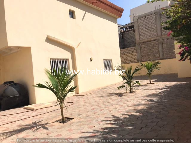 Villa R+1 à louer à Keur Gorgui
