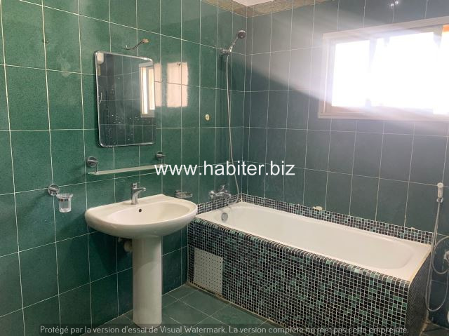 Villa R+1  à louer au Point E