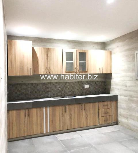 Appartement en rénovation à louer au Point E