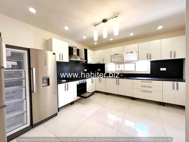 Penthouse de 408m2 à vendre aux Almadies ave vue sur mer