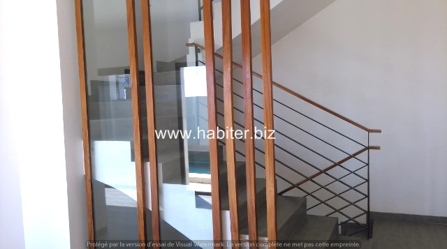 Belle Villa R+2 à louer sur la corniche des Mamelles