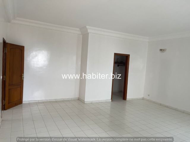 Villa R+1 à louer ou à vendre à Ngor-Almadies
