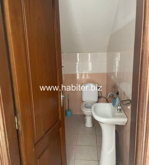 Villa R+1 à louer ou à vendre à Ngor-Almadies
