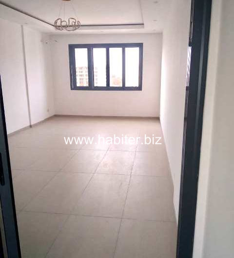 Appartement à louer au Point E