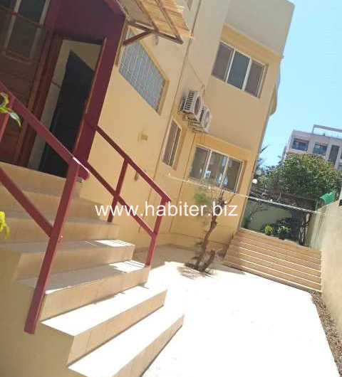 Villa R+1 à vendre à Ngor Almadies