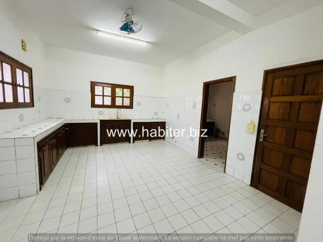 Villa R+1 contemporaine à louer aux Almadies