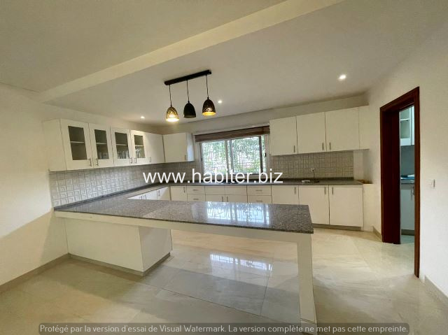 Villa R+2 à louer aux Almadies
