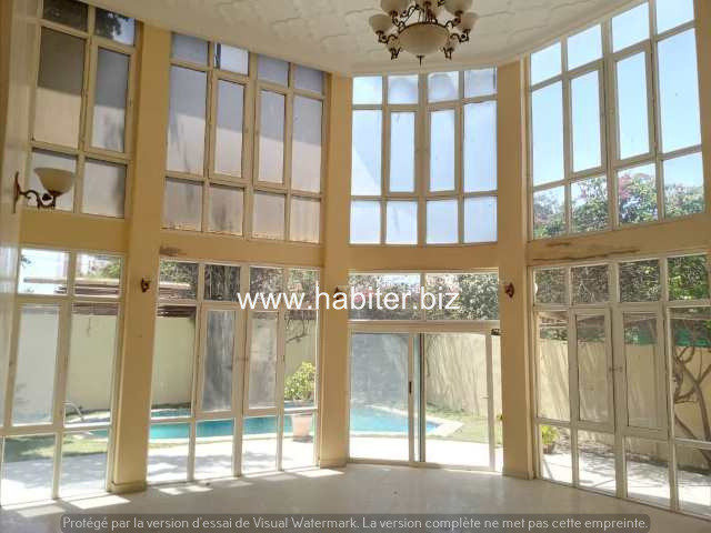 Villa R+1 à vendre à Ngor Almadies