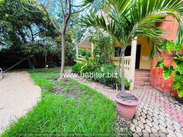 Villa R+1 contemporaine à louer aux Almadies