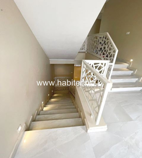 Villa R+2 à louer aux Almadies