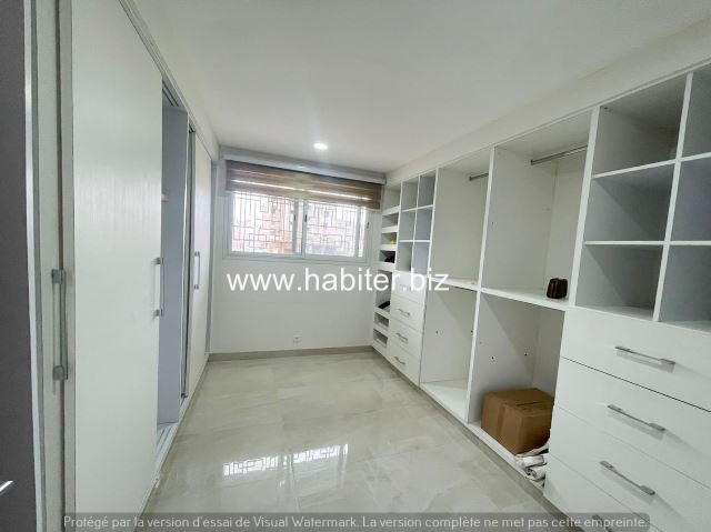 Villa R+2 à louer aux Almadies