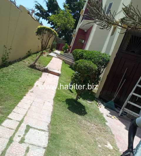 Villa R+1 à vendre à Ngor Almadies