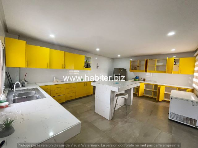 Villa R+2 à louer aux Almadies