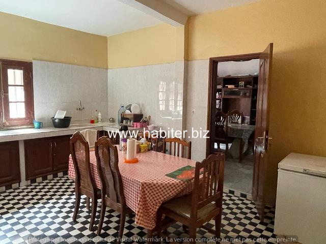 Villa R+1 à vendre à la cité Djily MBAYE