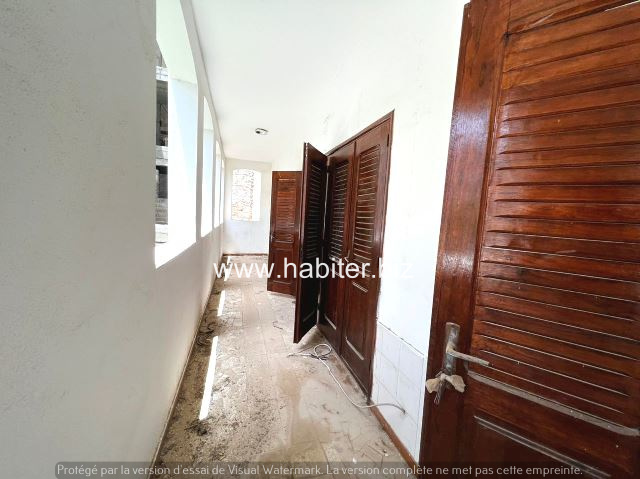 Villa de 500m2 à rénover ou à démolir à vendre Ngor Virage.