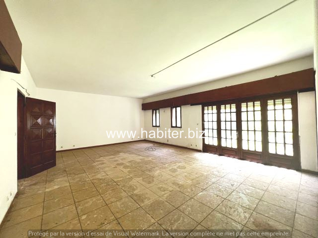 Villa de 500m2 à rénover ou à démolir à vendre Ngor Virage.