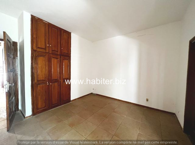 Villa de 500m2 à rénover ou à démolir à vendre Ngor Virage.