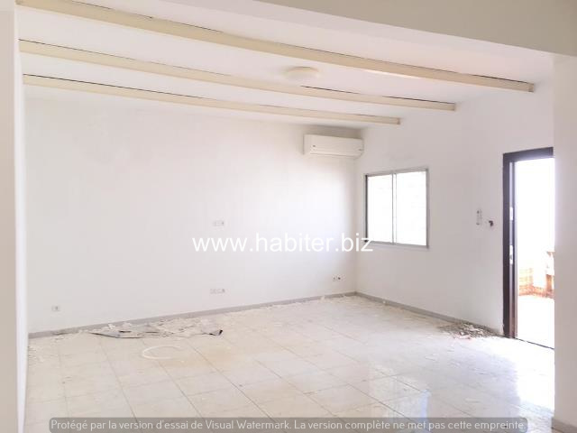 Villa en rénovation à louer à Fenêtre Mermoz