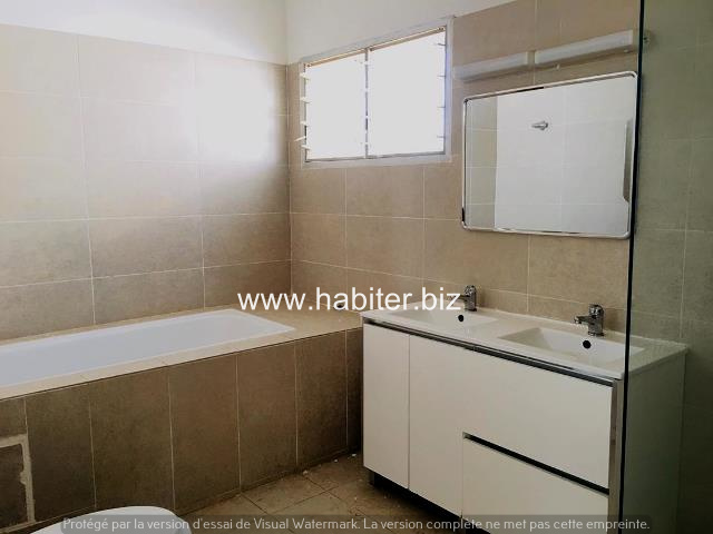 Villa en rénovation à louer à Fenêtre Mermoz