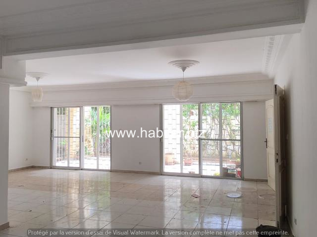 Villa en rénovation à louer à Fenêtre Mermoz