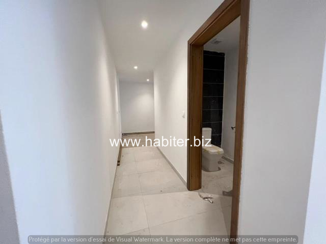 Spacieux appartement de 300m2 à louer à Fann Mermoz
