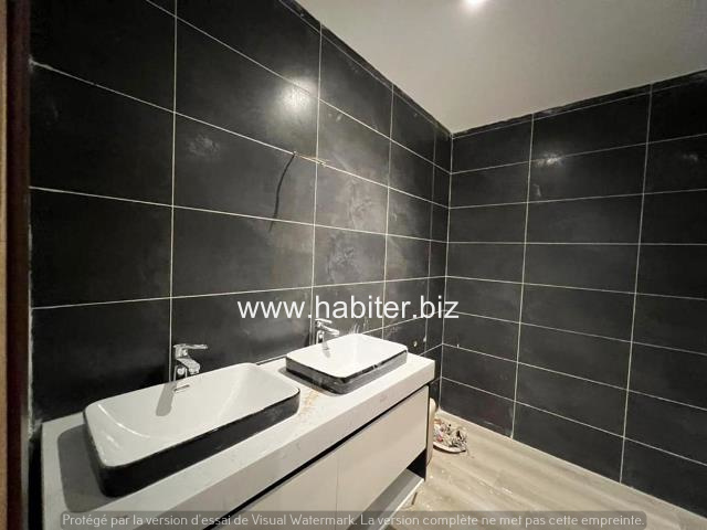 Spacieux appartement de 300m2 à louer à Fann Mermoz