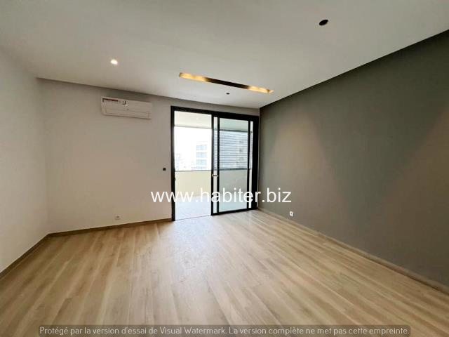 Spacieux appartement de 300m2 à louer à Fann Mermoz