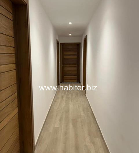 Spacieux appartement de 300m2 à louer à Fann Mermoz
