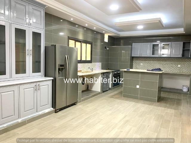 Villa R+2 de 220m2 à louer aux Mamelles