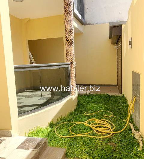 Villa R+2 de 220m2 à louer aux Mamelles