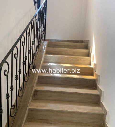 Villa R+2 de 220m2 à louer aux Mamelles
