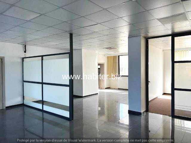 Plateaux de bureaux à louer au Point E