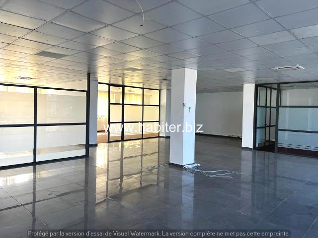 Plateaux de bureaux à louer au Point E