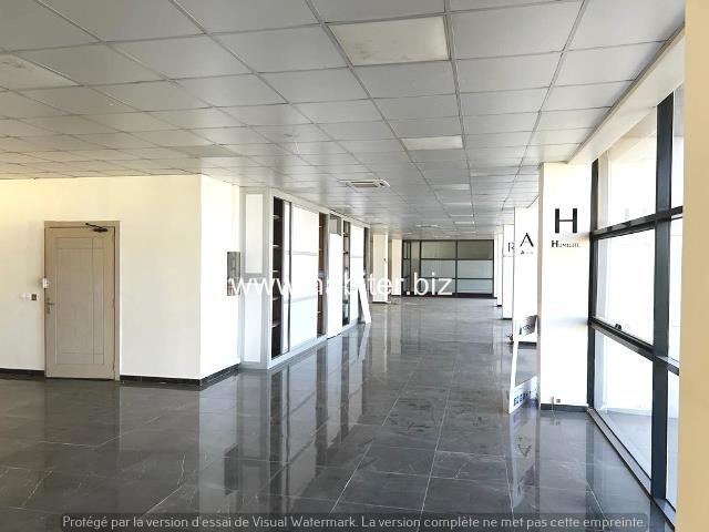 Plateaux de bureaux à louer au Point E