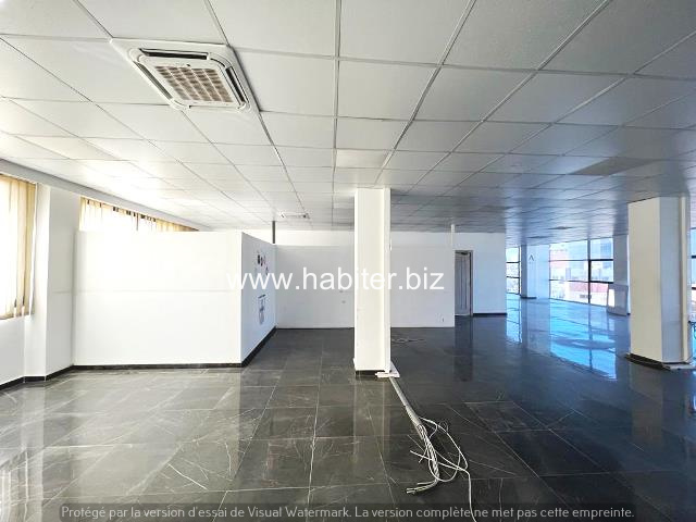 Plateaux de bureaux à louer au Point E