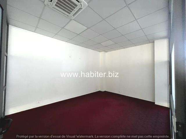 Plateaux de bureaux à louer au Point E