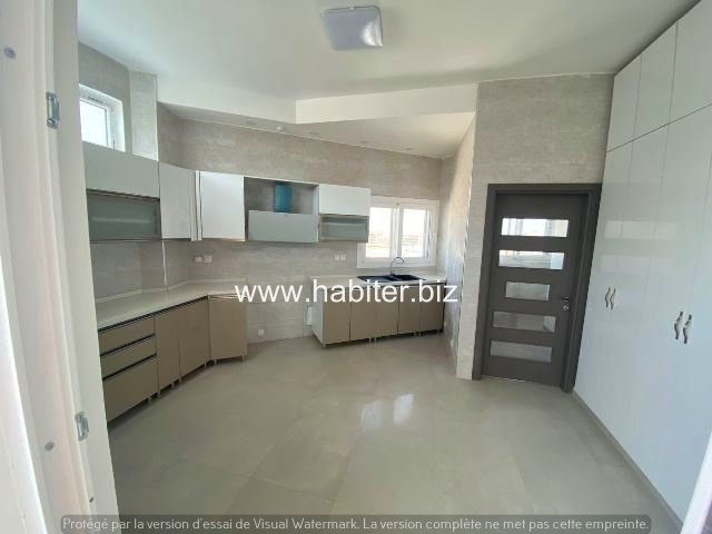 Joli Penthouse à louer aux Mamelles