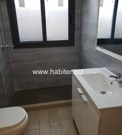 Appartement vide à louer à Scat Urban