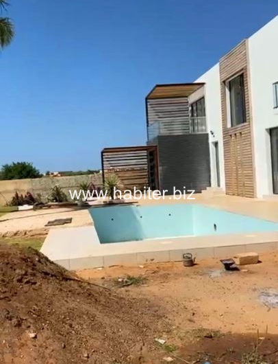 Magnifique villa R+1 à vendre à Saly