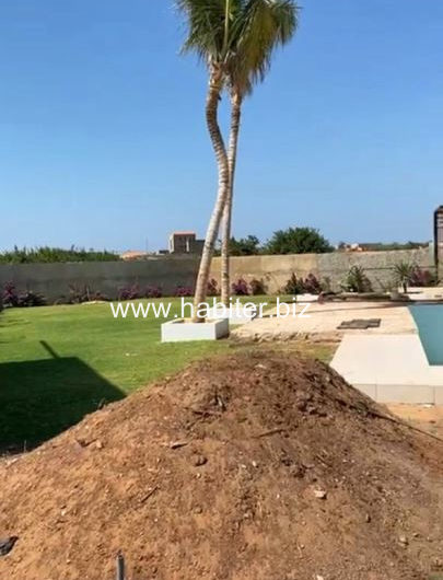 Magnifique villa R+1 à vendre à Saly