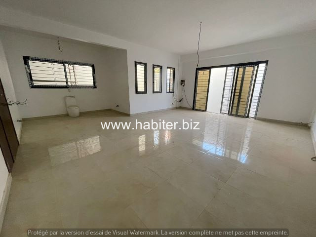 Villa R+2 à vendre à Sacré coeur VDN
