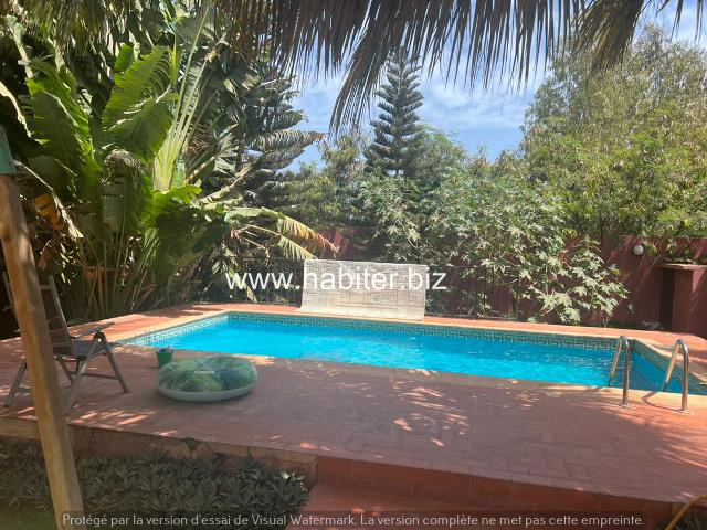 Villa R+1 de 700m2 à vendre ou à louer à Ngor Almadies