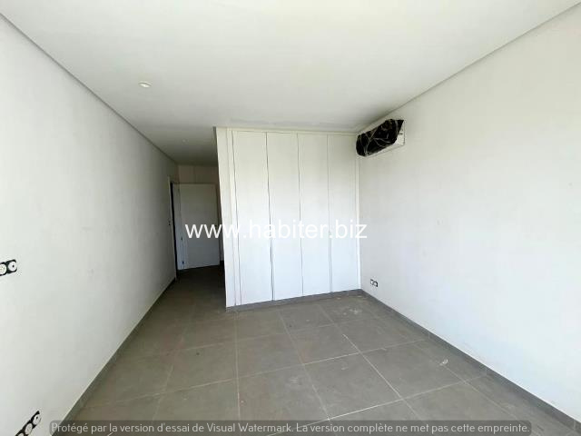 Appartement de 225m2 à vendre au Point E