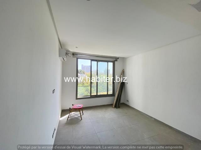 Appartement de 225m2 à vendre au Point E