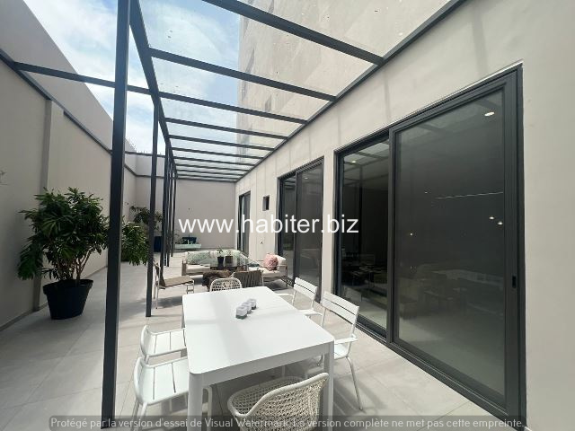 Bel appartement de 223m2 à vendre au plateau en bordure de mer