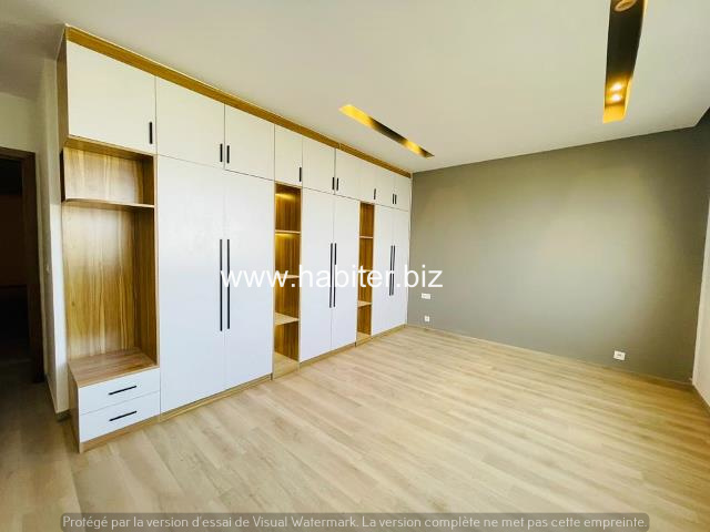 Appartement F5 de 243m2 à vendre à fann Mermoz
