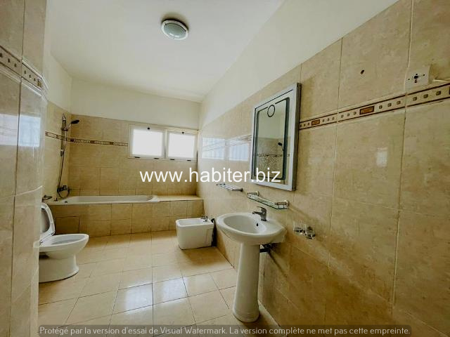 Villa R+1 à louer à Sipres Mermoz