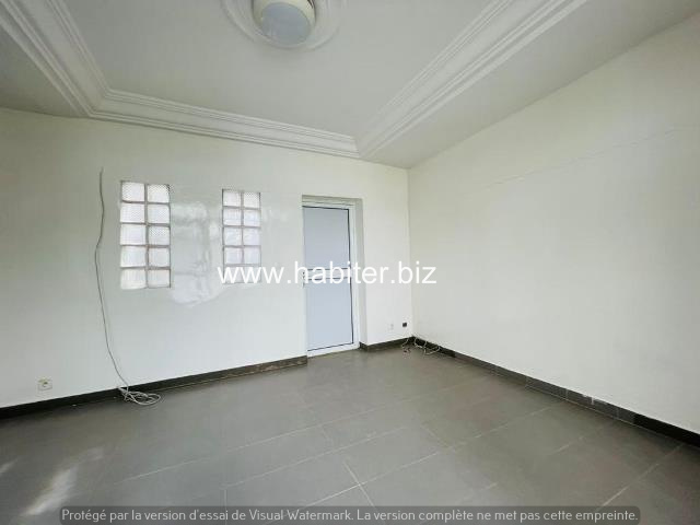 Villa R+1 à louer à Sipres Mermoz