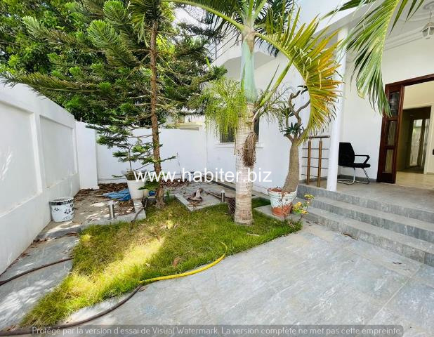 Villa R+1 à louer à Sipres Mermoz